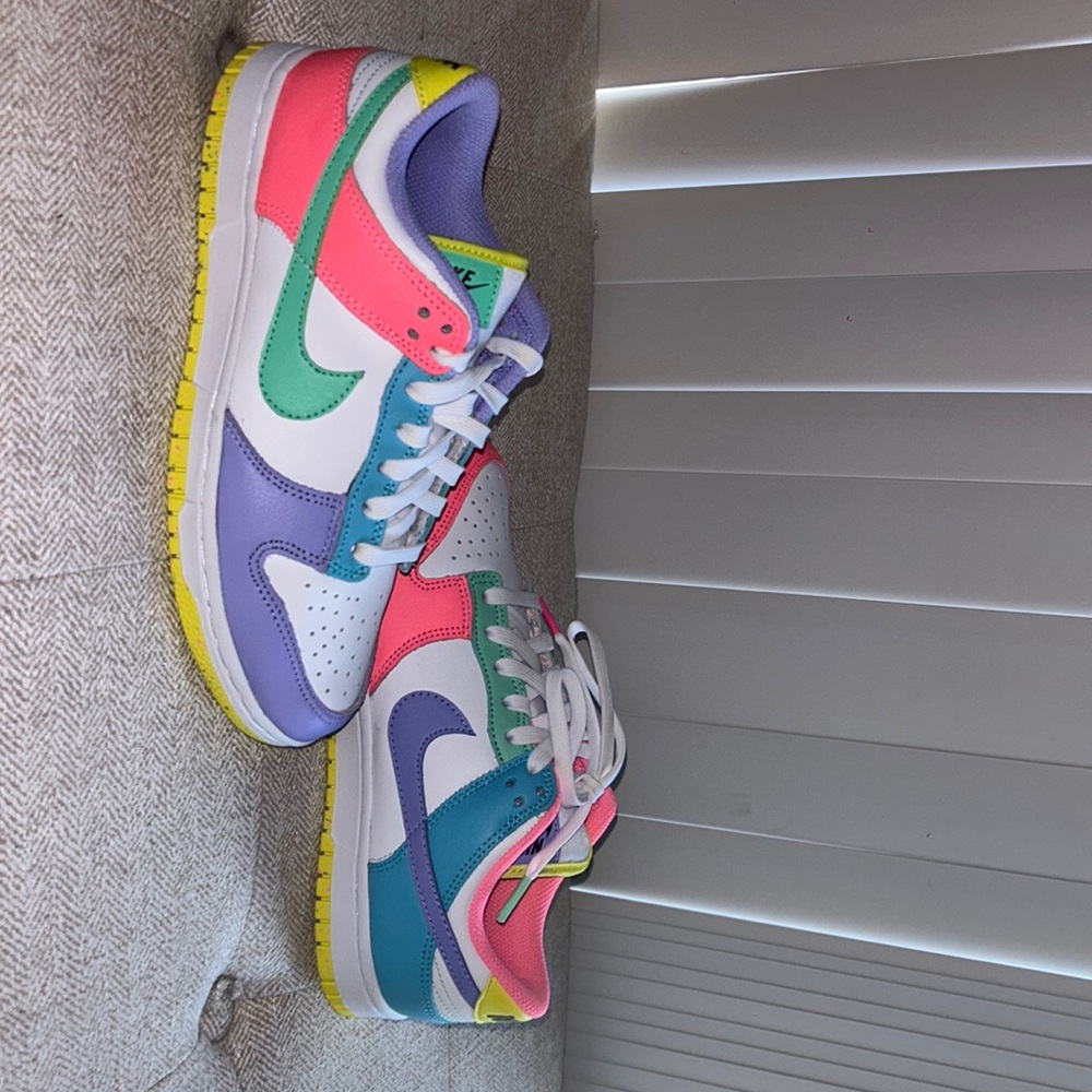 Nike dunks (limited edition: Easter)